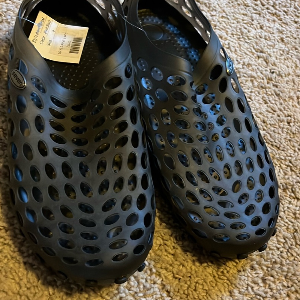 Seven surf shoes/water shoes NWT